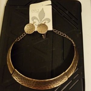 Hammered gold metal choker with matching earrings